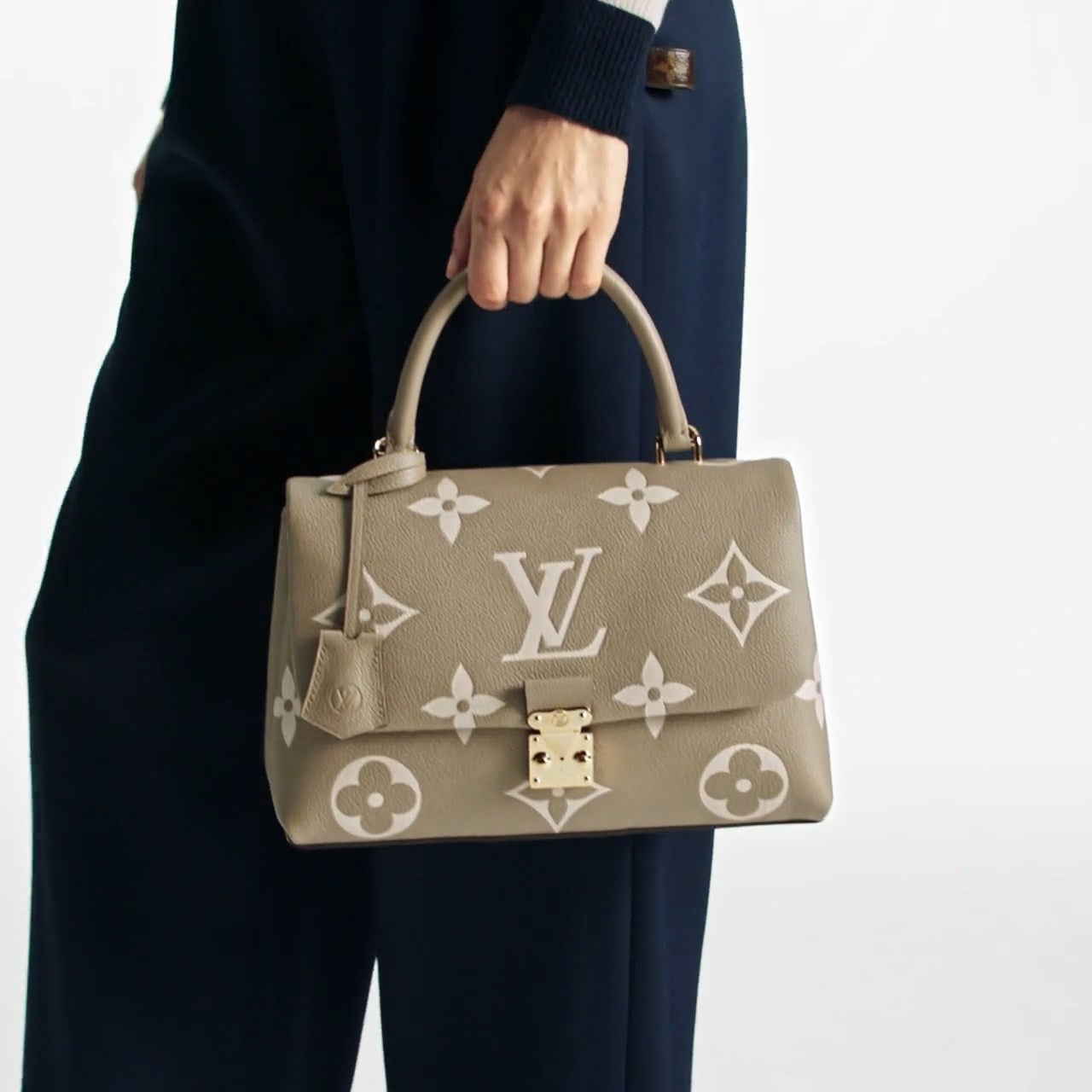 Louis Vuitton M46041 Madeleine MM Dove Gray